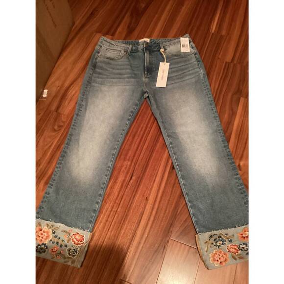 NEW DRIFTWOOD women's cropped cuff jean in light wash embroidered